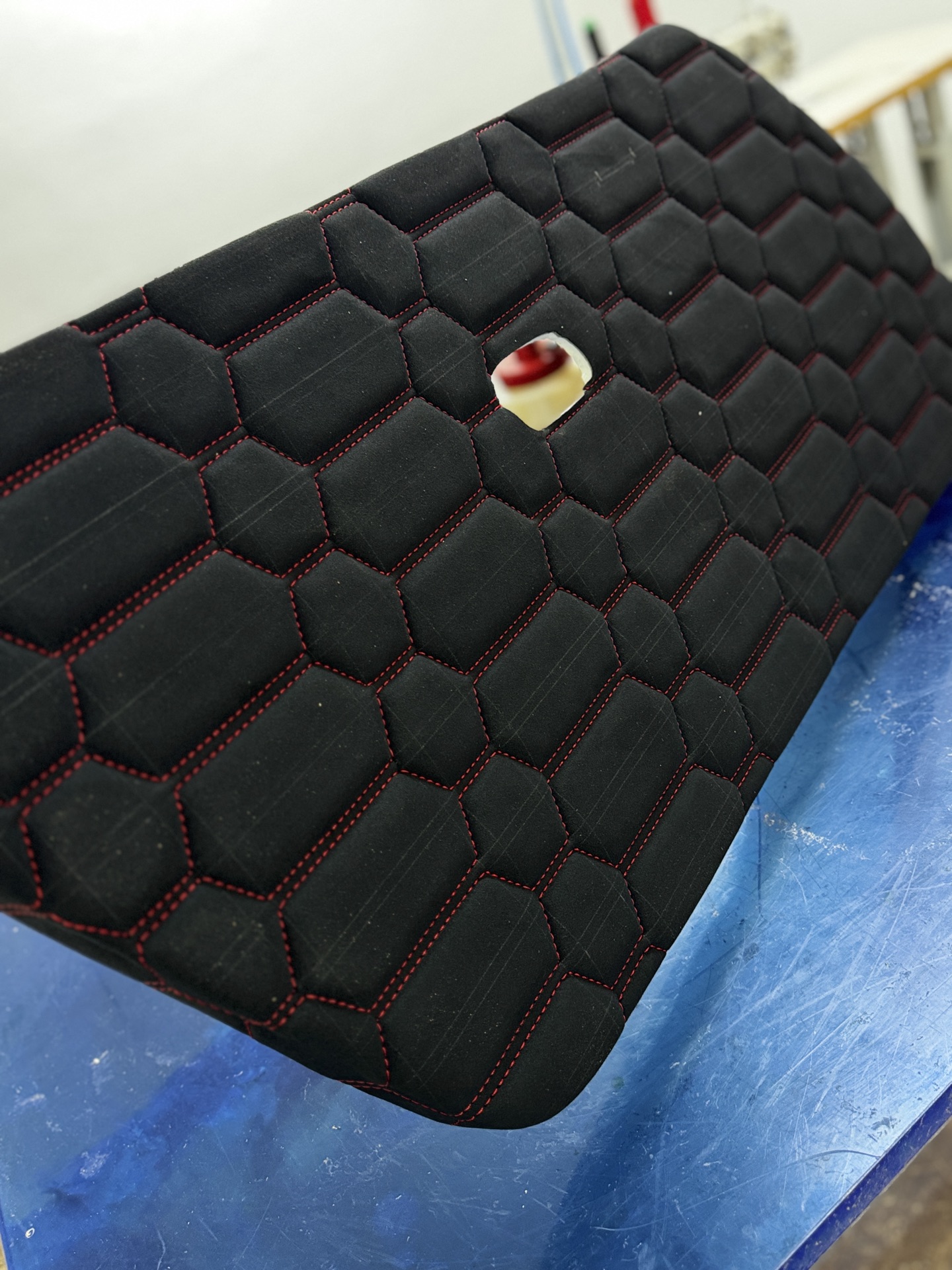 Restauración de paneles de puertas en piel - Tapicería Corium Valencia